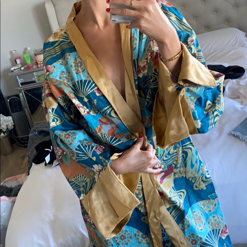 Chrissy Teigen Inspired Robe - Picture 3 of 4